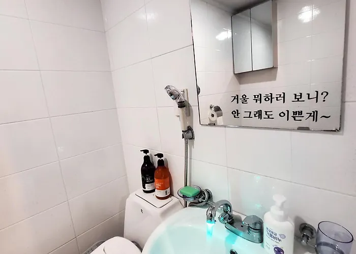 Fully Furnished #bunker Apt, Near Miasageori Subway Station Line 4 Apartamento Seúl